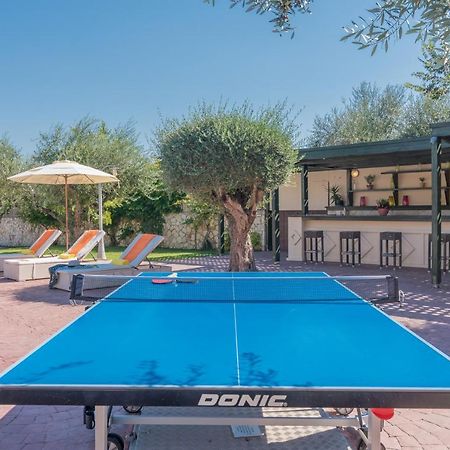 Astarte Villas - Istar Villa With Tennis Court Makhairádhon Buitenkant foto