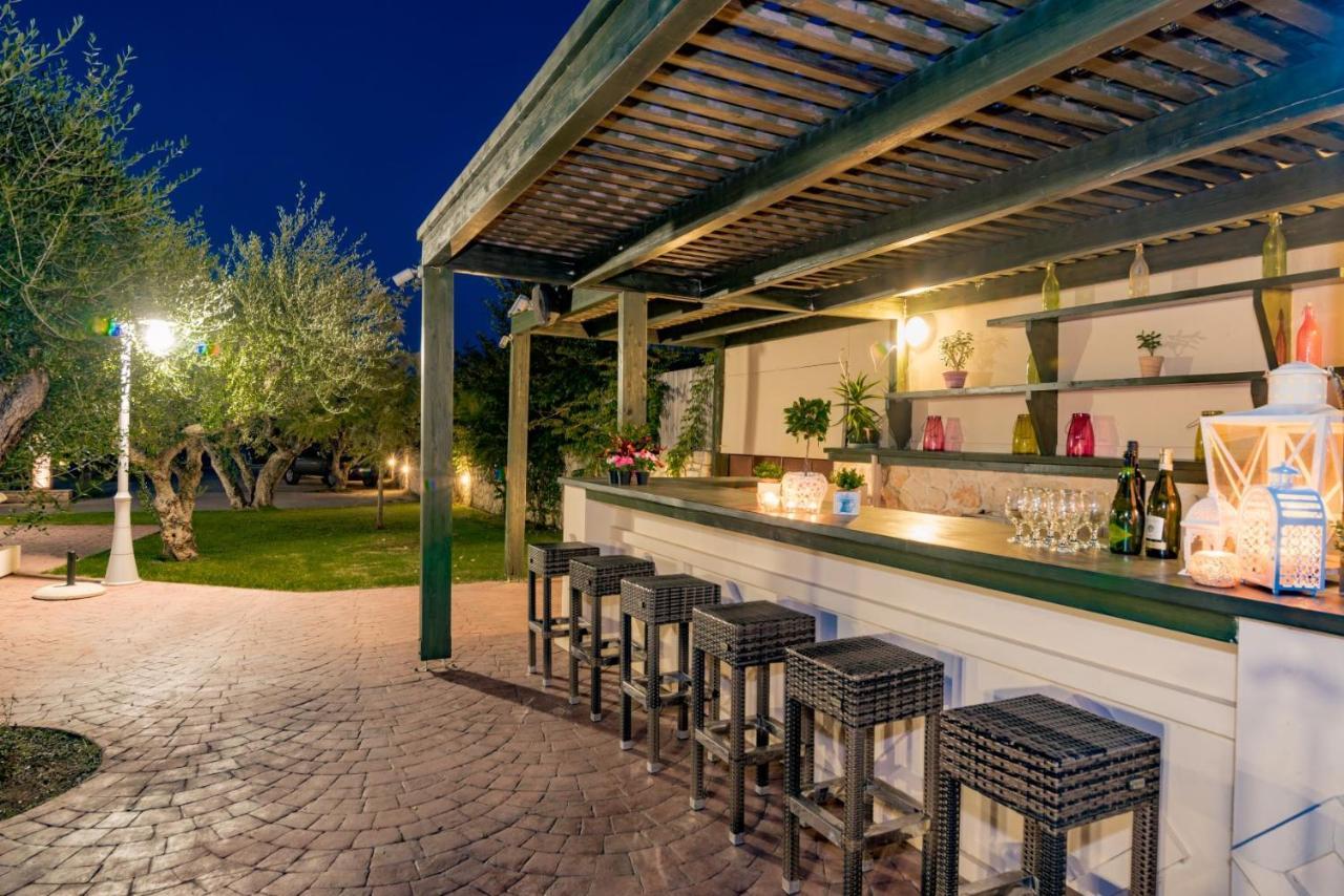 Astarte Villas - Istar Villa With Tennis Court Makhairádhon Buitenkant foto
