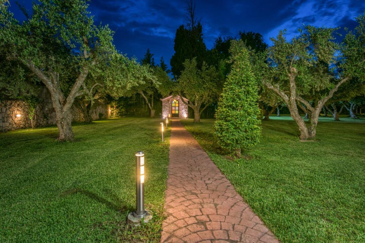 Astarte Villas - Istar Villa With Tennis Court Makhairádhon Buitenkant foto