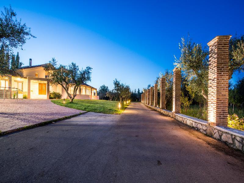 Astarte Villas - Istar Villa With Tennis Court Makhairádhon Buitenkant foto