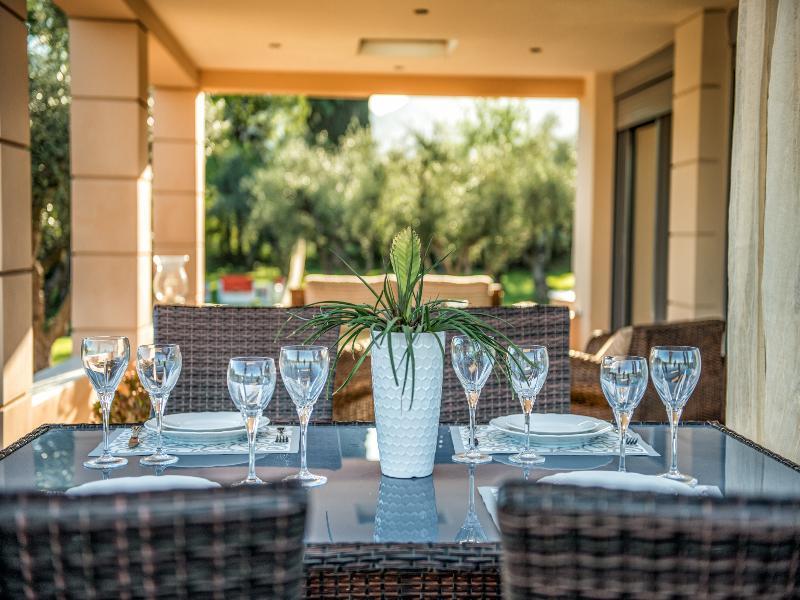Astarte Villas - Istar Villa With Tennis Court Makhairádhon Buitenkant foto